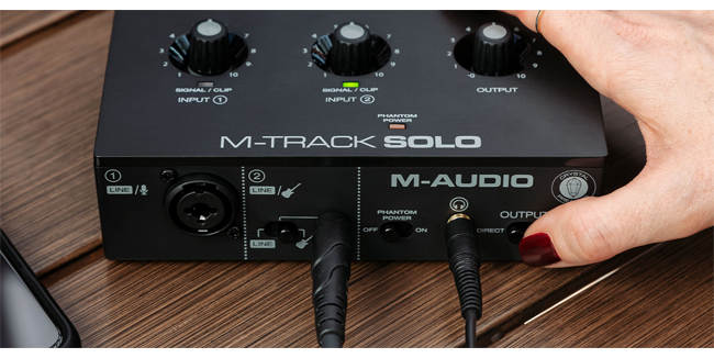 M-Track-Solo-Angle-Front-sound-card-thu-am-chuyen-nghiep-phong-thu-ca-nha-thong-audio-4