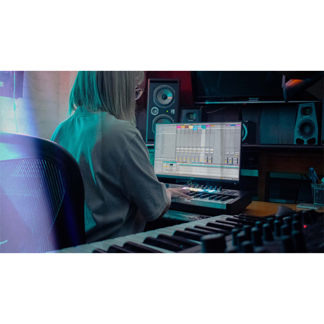 avatar-Launchkey-49-mk4-midi-controller-thong-audio-3