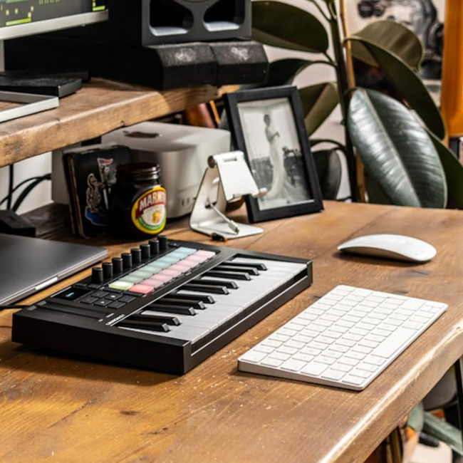 avatar-Launchkey-mini-25-mk4-midi-controller-thong-audio-10