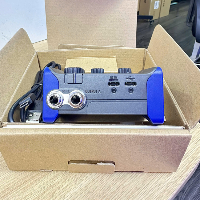 card-am-thanh-interface-zoom-ams24-mt1-thong-audio-4