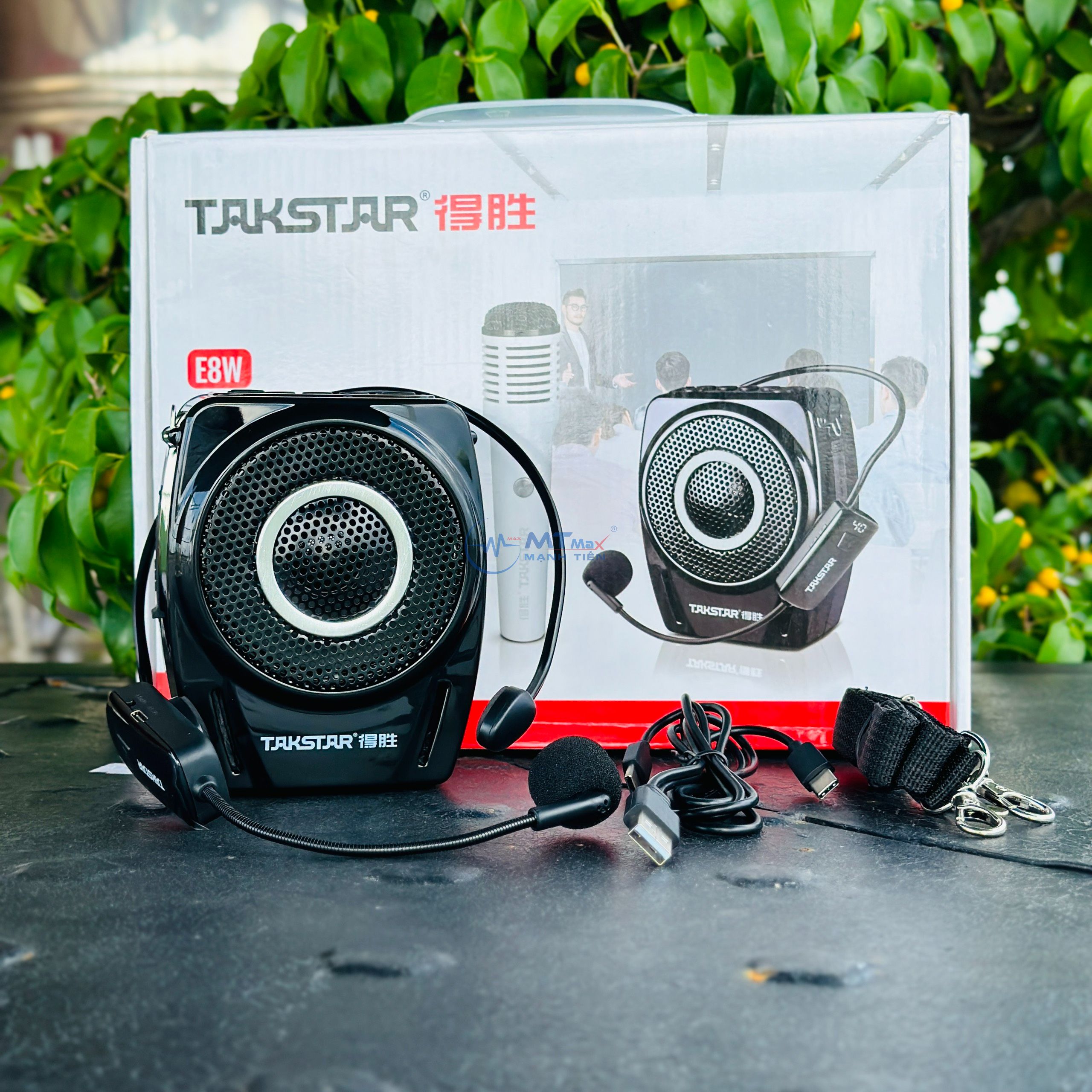may-tro-giang-su-dung-mic-choang-dau-takstar-e8w-thongaudio