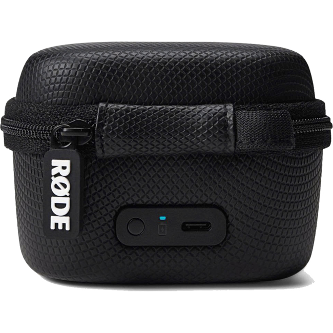 rode-charge-case-plus-pulling-out-of-bag-hop-sac-micro-rode-wireless-thong-audio
