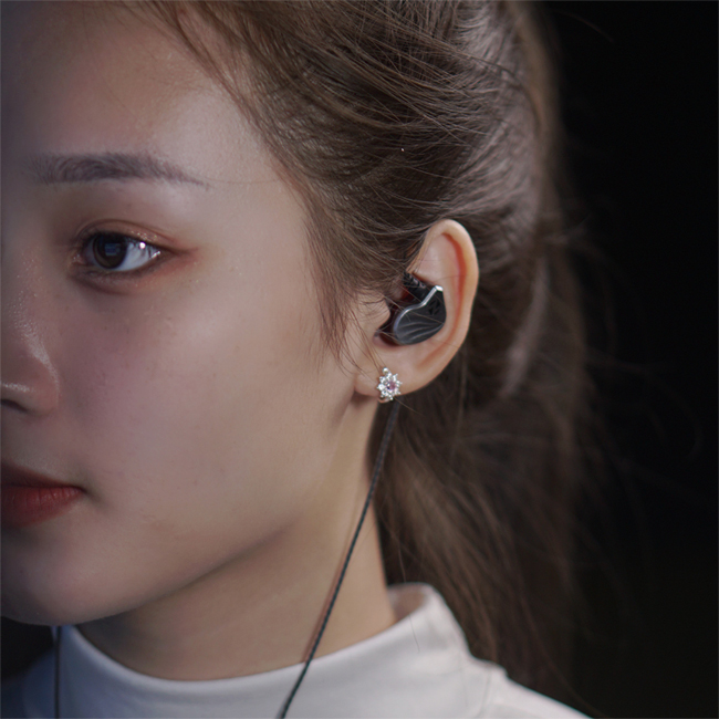 tai-nghe-kiem-am-nhet-tai-nmc-qkz-60-thong-audio-5