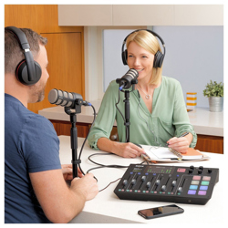 Rode-podmic-on-stand-micro-thu-am-podcast-dynamic-rode-podmic-thong-audio-3