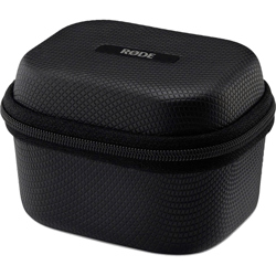 avatar-rode-charge-case-plus-pulling-out-of-bag-hop-sac-micro-rode-wireless-thong-audio