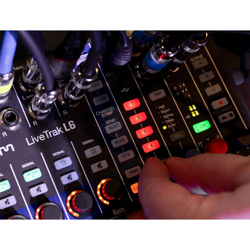 ban-tron-am-thanh-mixer-livesrtream-zoom-livetrak-l6-thong-audio-2