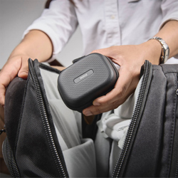 rode-charge-case-plus-pulling-out-of-bag-hop-sac-micro-rode-wireless-thong-audio-2