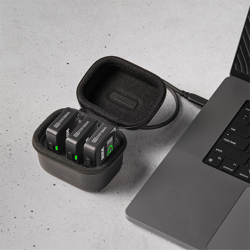 rode-charge-case-plus-pulling-out-of-bag-hop-sac-micro-rode-wireless-thong-audio-3